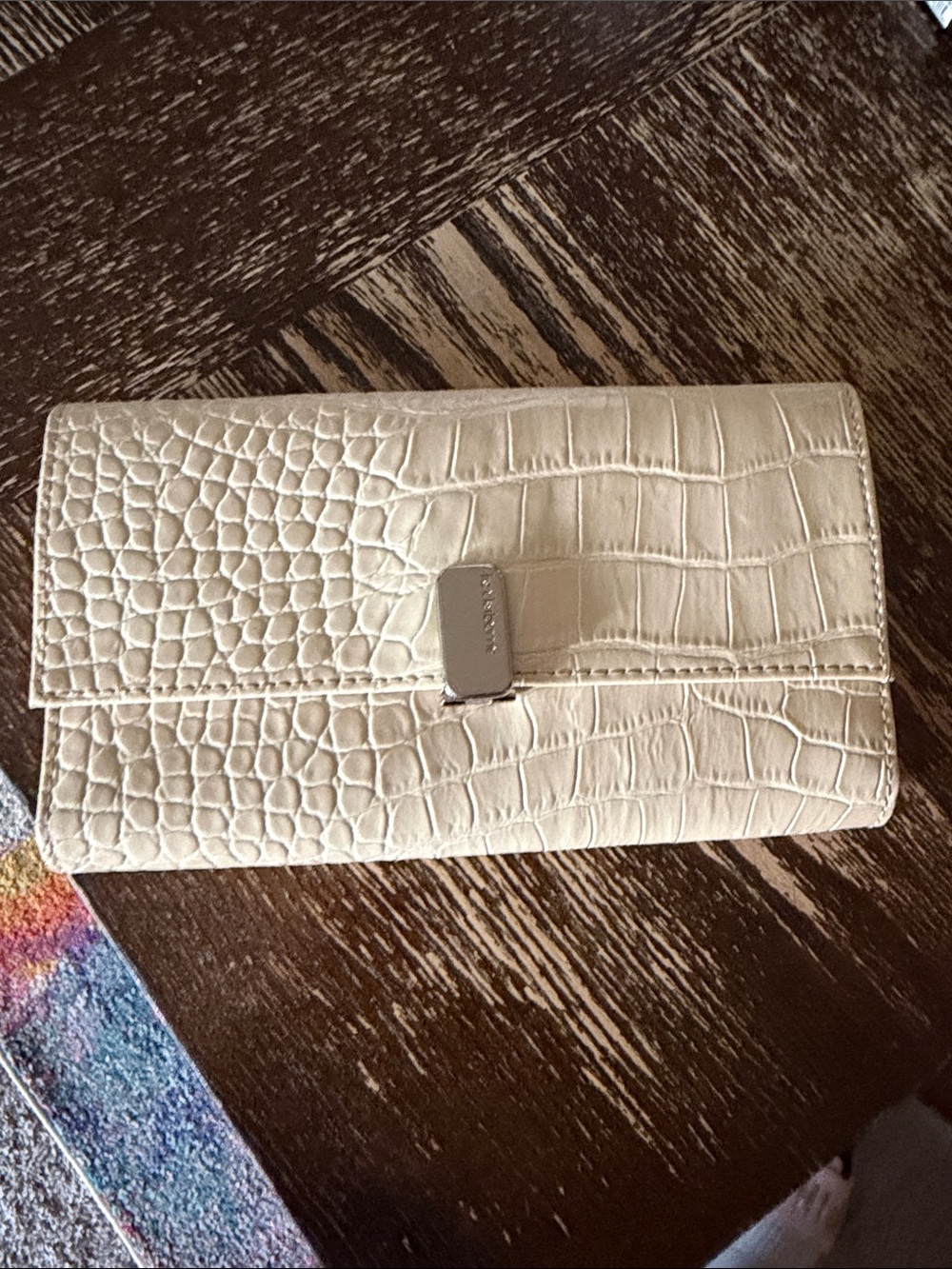 Vintage Cream Croc-Embossed Wallet with Silver Accent